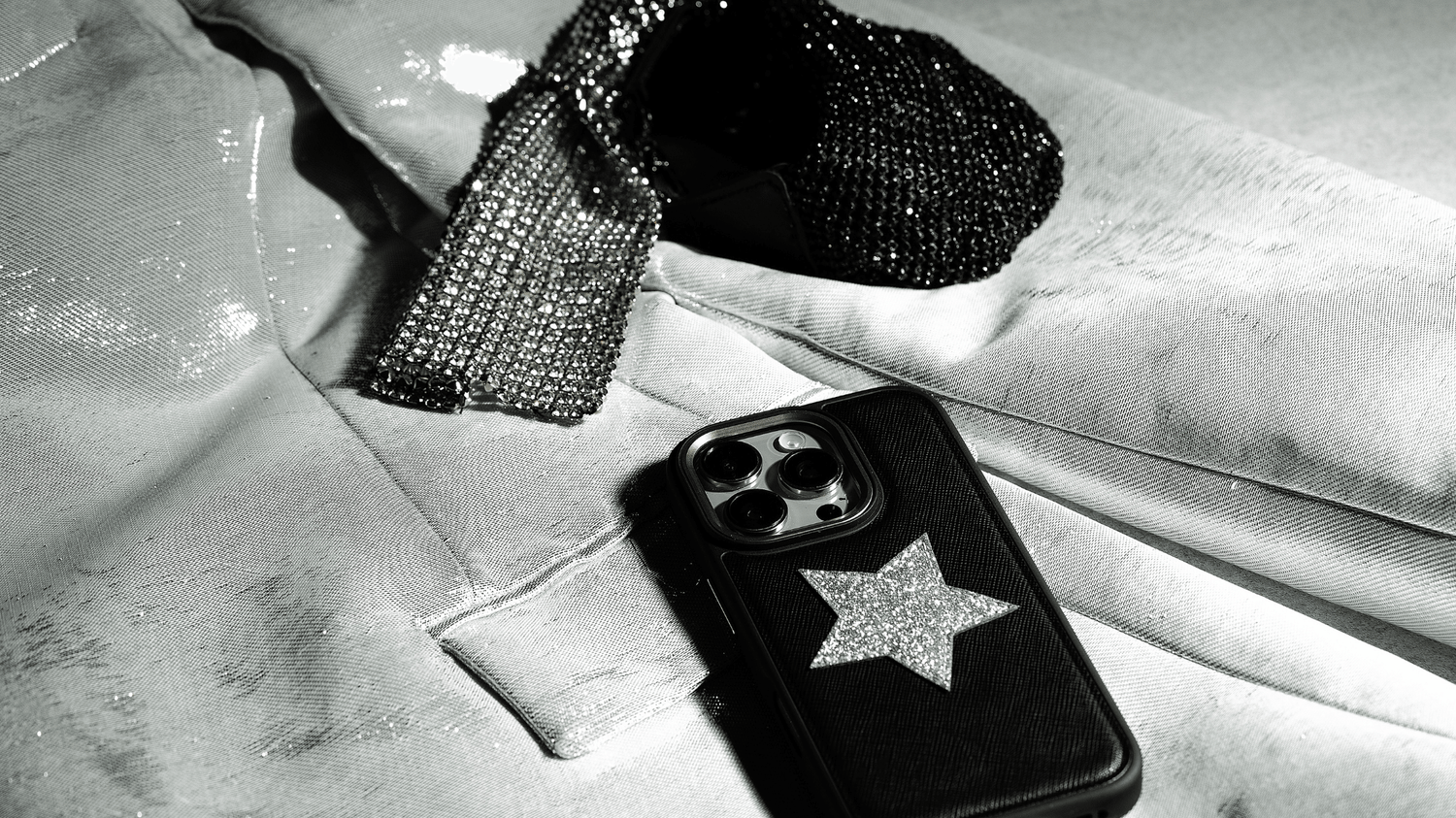 Colectie aniversara huse de telefon VELANTE